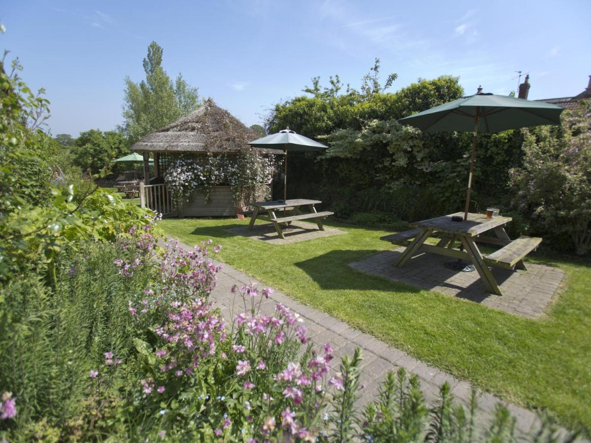 Отель Masons Arms Montacute Экстерьер фото