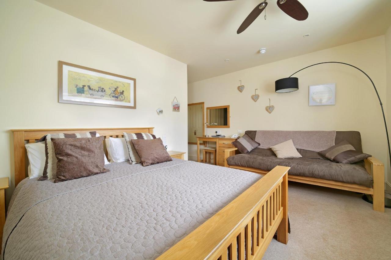 Отель Masons Arms Montacute Экстерьер фото